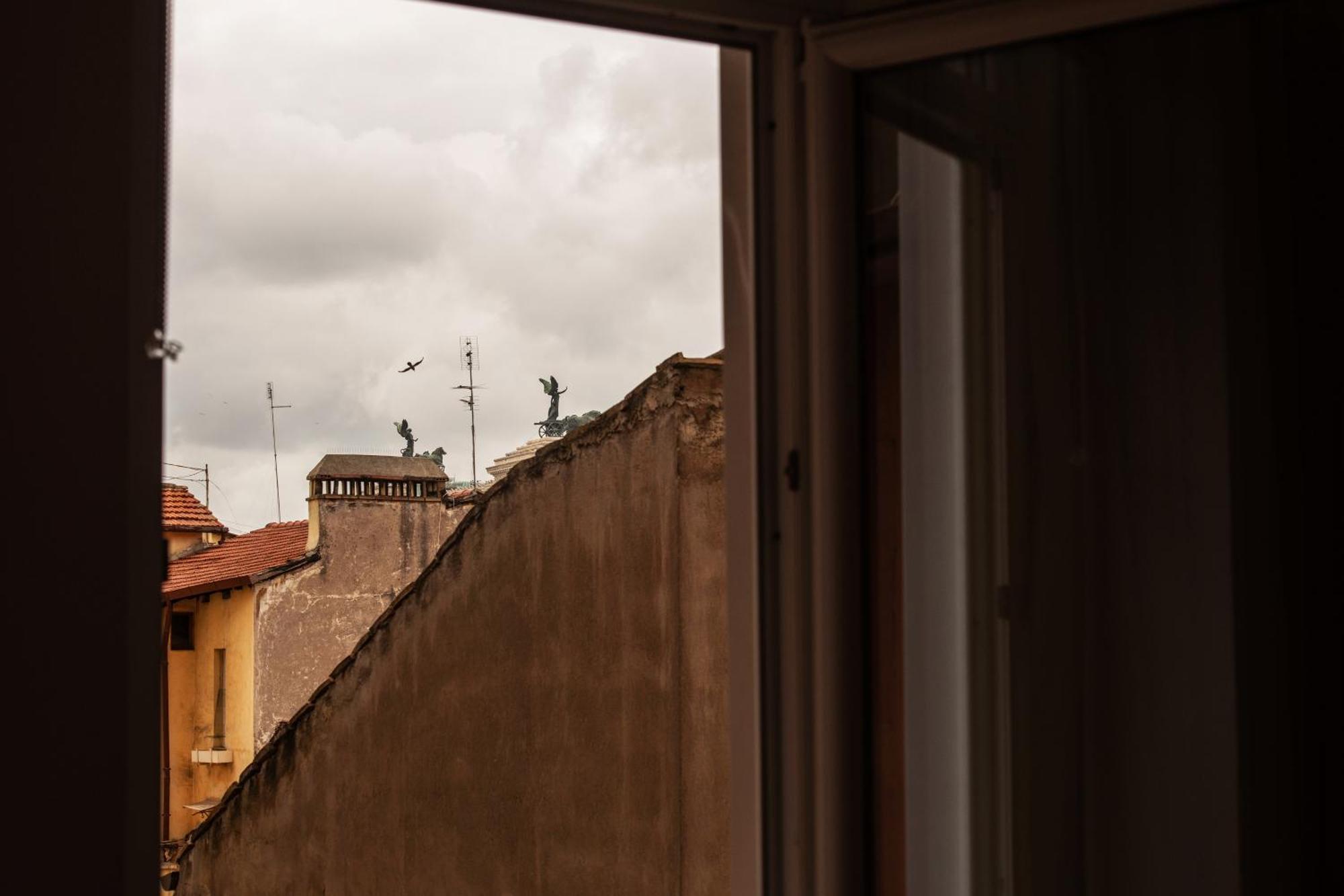 Colosseum View Accomodation Рим Екстериор снимка